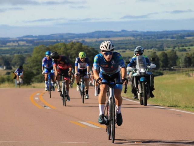 El ciclista Nehun Erripa se luce en Uruguay